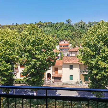 Scarperia Apartment